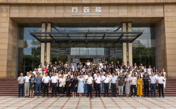 各教学点参会代表集体合影留念